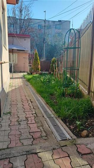 Casă cu 2 camere cu Teren 200 Mp în Central
