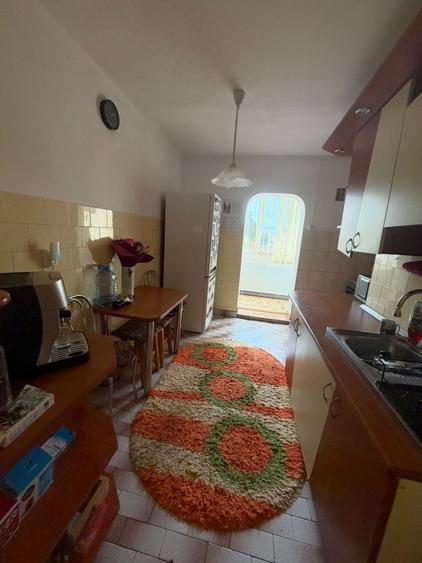 Apartament cu 2 camere decomandat în Tractorul