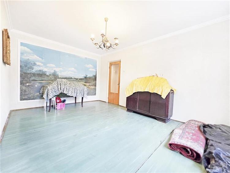 Apartament cu 4 camere decomandat în Drumul Taberei