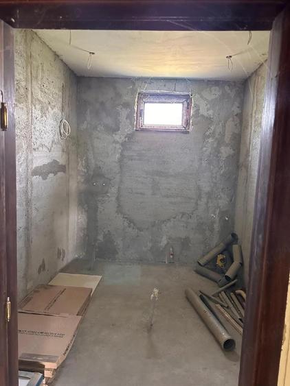 Casă cu 4 camere cu Teren 1700 Mp în Pietroasele
