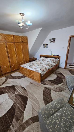 Casă cu 5 camere cu Canalizare în Central