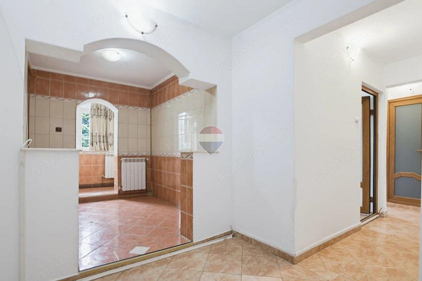 Apartament cu 3 camere decomandat în Spital