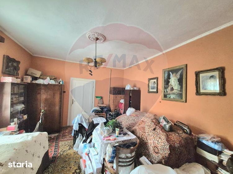 Casă cu 3 camere cu Teren 1100 Mp în Pârneava