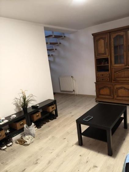 Casă individuală cu 10 camere cu Teren 251 Mp în Chitila