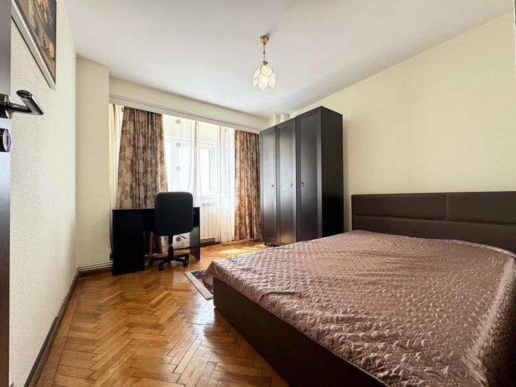 Apartament cu 3 camere decomandat, mobilat în Unirii