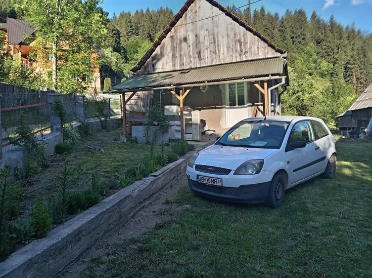 Casă cu 3 camere în Scărișoara
