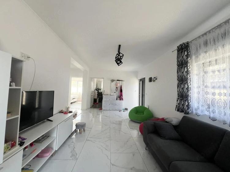 Casă cu 3 camere cu Teren 300 Mp în Sânmihaiu Român
