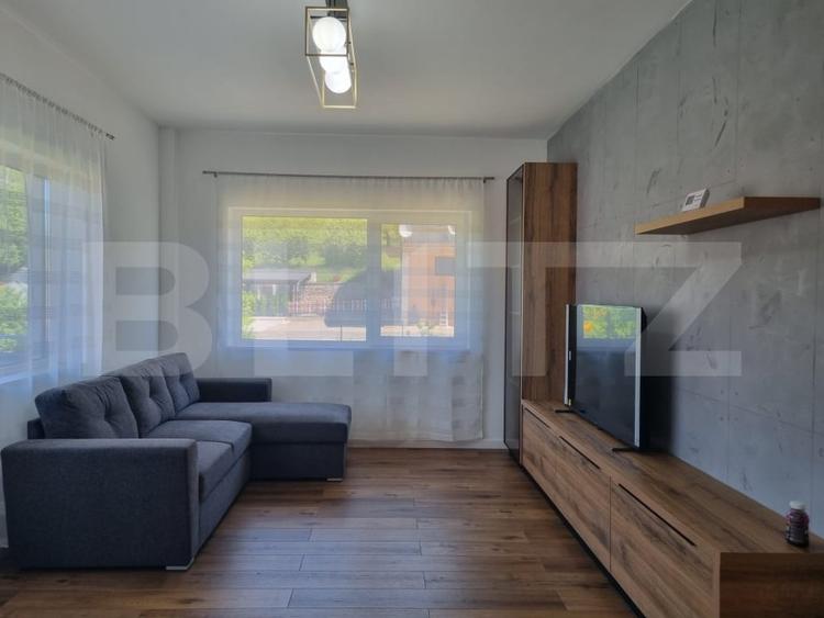 Apartament cu 2 camere semidecomandat, mobilat în Baciu