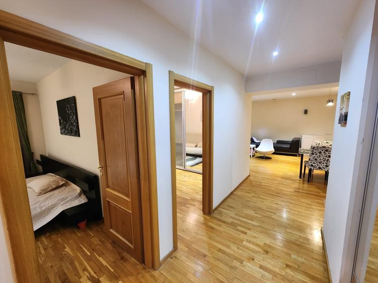 Apartament cu 3 camere semidecomandat în Herăstrău