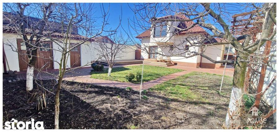 Casă cu 5 camere cu Canalizare în Florilor