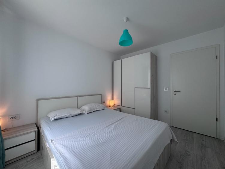 Apartament cu 2 camere decomandat, mobilat în Tractorul