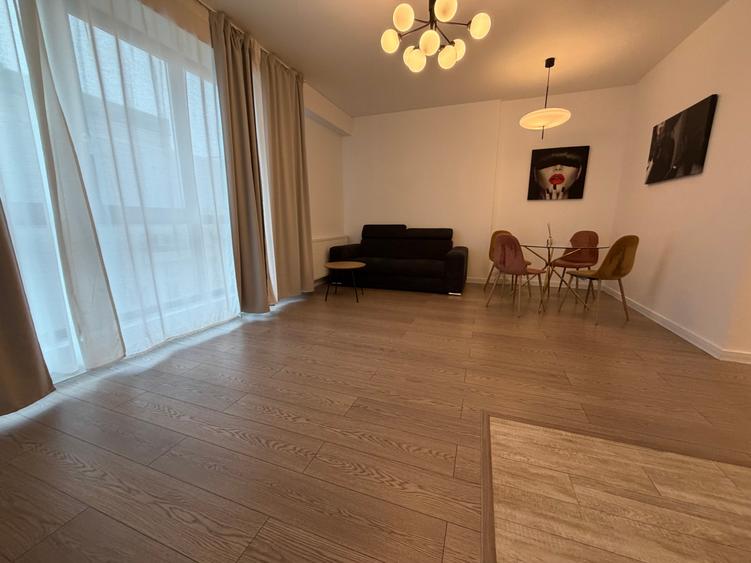 Apartament cu 3 camere semidecomandat în Est