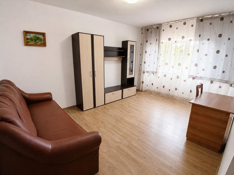 Apartament cu 2 camere decomandat, mobilat în Podul de Fier