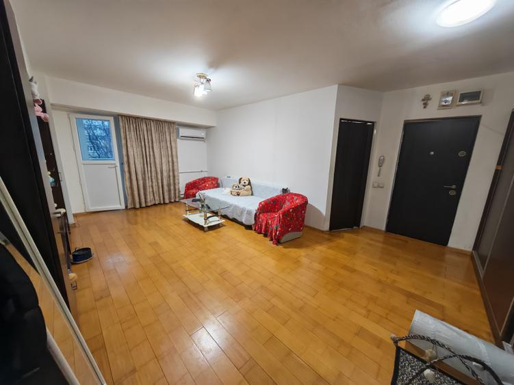 Apartament cu 3 camere semidecomandat, mobilat în Doamna Ghica