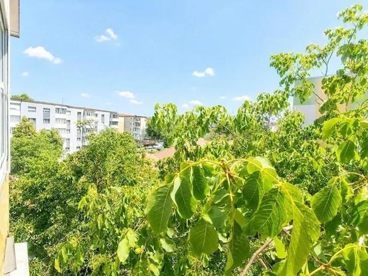 Apartament cu 2 camere semidecomandat în Girocului