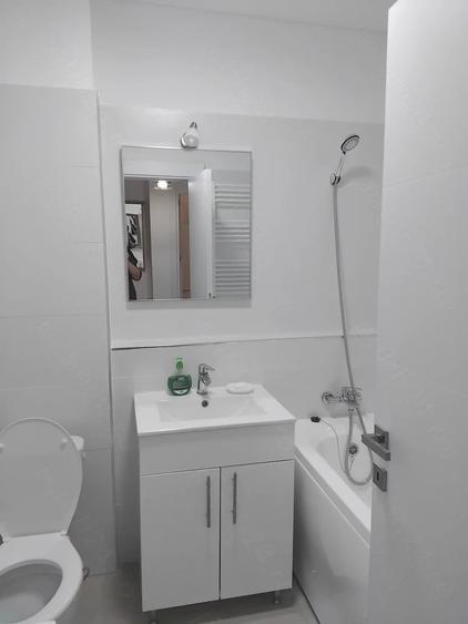 Garsonieră decomandată în Roșu