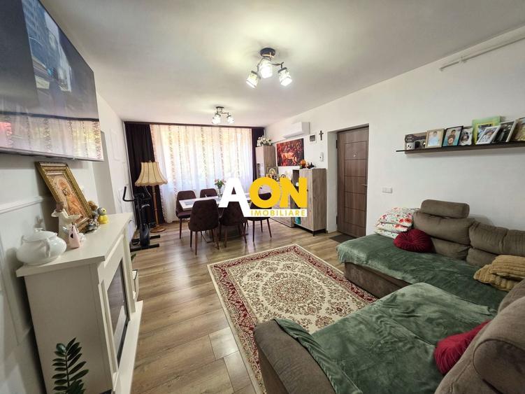 Apartament cu 3 camere decomandat, mobilat în Ampoi 3