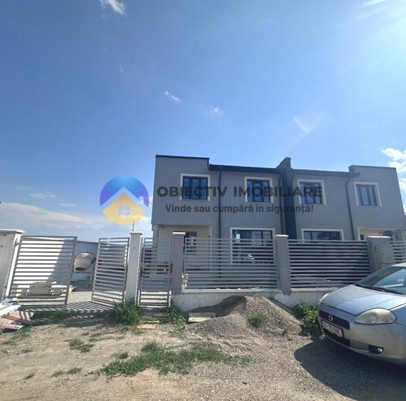Casă cu 3 camere cu Canalizare în Est