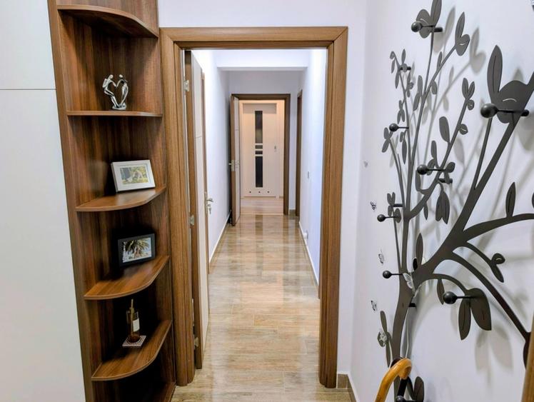 Apartament cu 4 camere decomandat, mobilat în Tractorul
