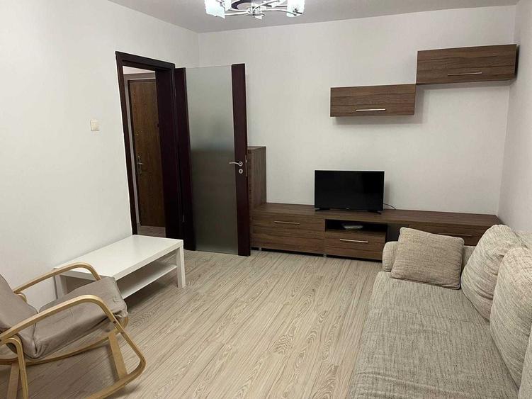 Apartament cu 3 camere decomandat în Militari