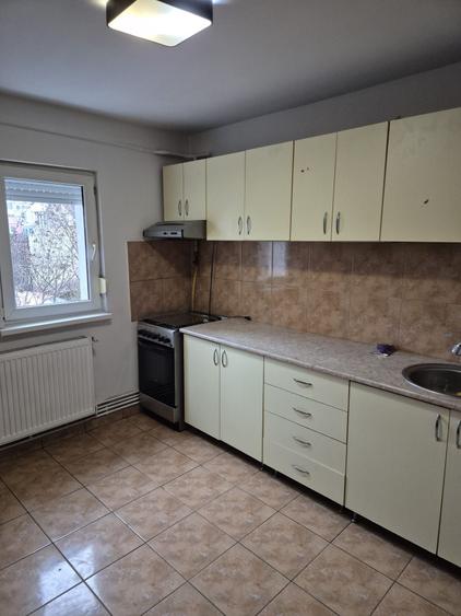 Apartament cu 2 camere semidecomandat în Cutina