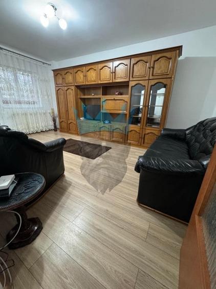 Apartament cu 3 camere decomandat, mobilat în Cantacuzino