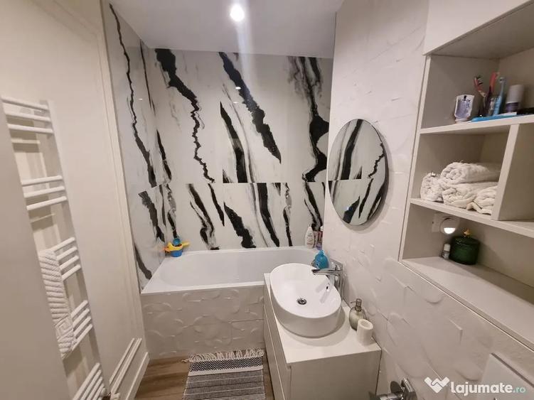 Apartament cu 3 camere decomandat, mobilat în Faleza Nord