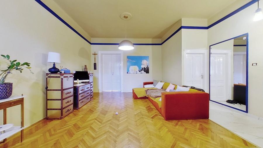 Apartament cu 3 camere semidecomandat, mobilat în Central