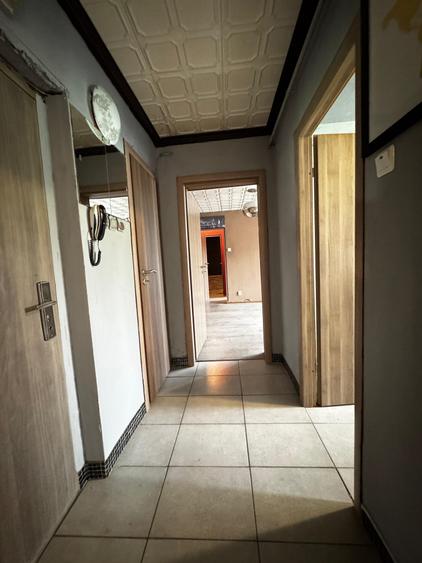 Apartament cu 3 camere semidecomandat în Tătărași
