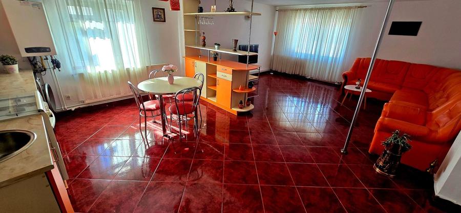 Apartament cu 4 camere decomandat, mobilat în Micro 3