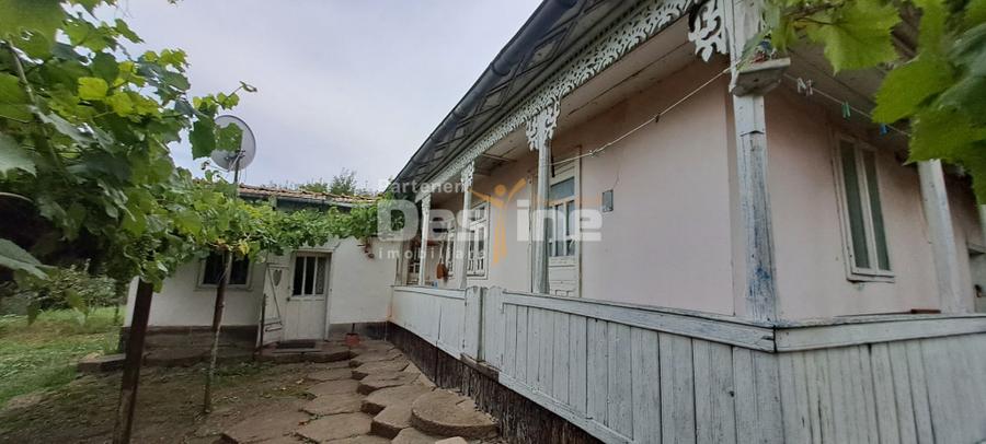 Casă cu 3 camere cu Teren 1715 Mp în Cornești