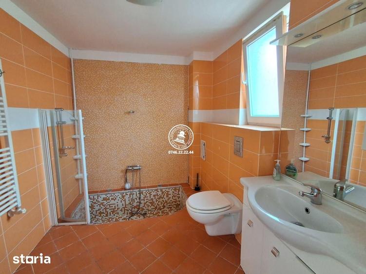 Casă cu 5 camere cu Teren 731 Mp în Lețcani