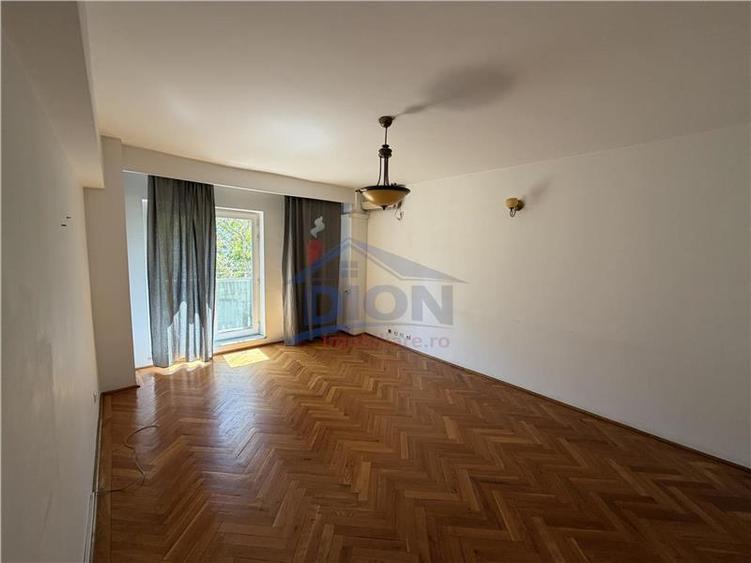 Apartament cu 4 camere decomandat în Unirii