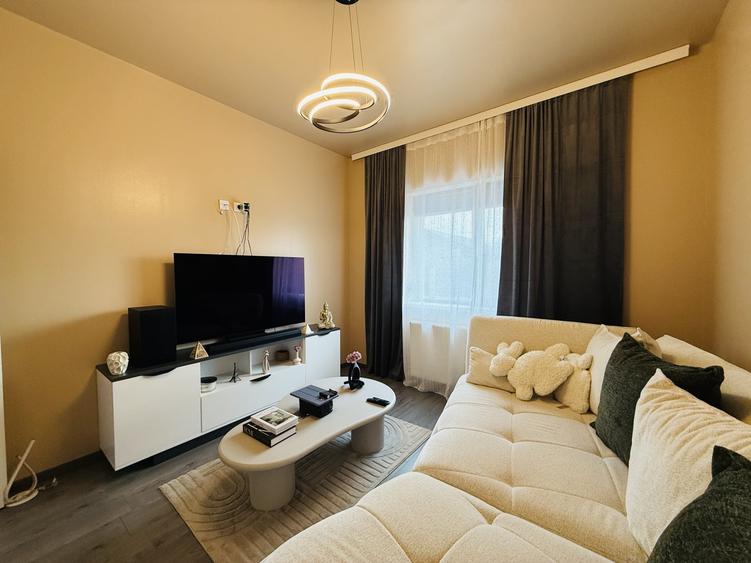 Duplex cu 3 camere cu Canalizare în Sânmihaiu Român