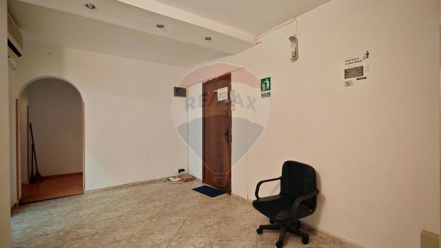 Apartament cu 5 camere decomandat în Aviației