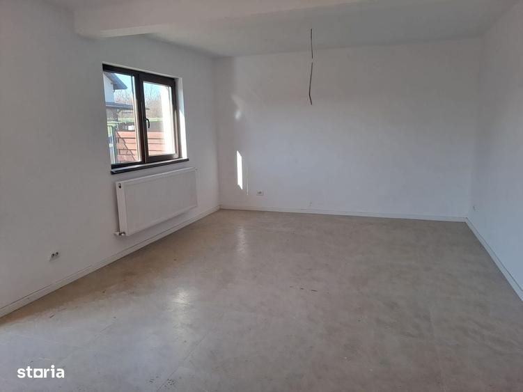 Casă cu 4 camere cu Teren 400 Mp în Central