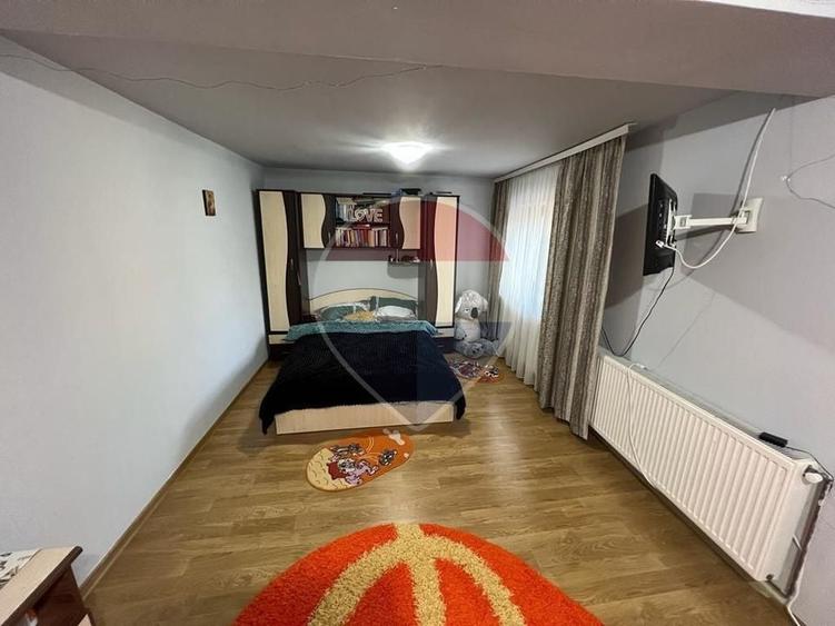 Casă individuală cu 4 camere cu Teren 1256 Mp în Central