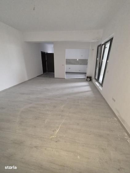 Apartament cu 3 camere în Est