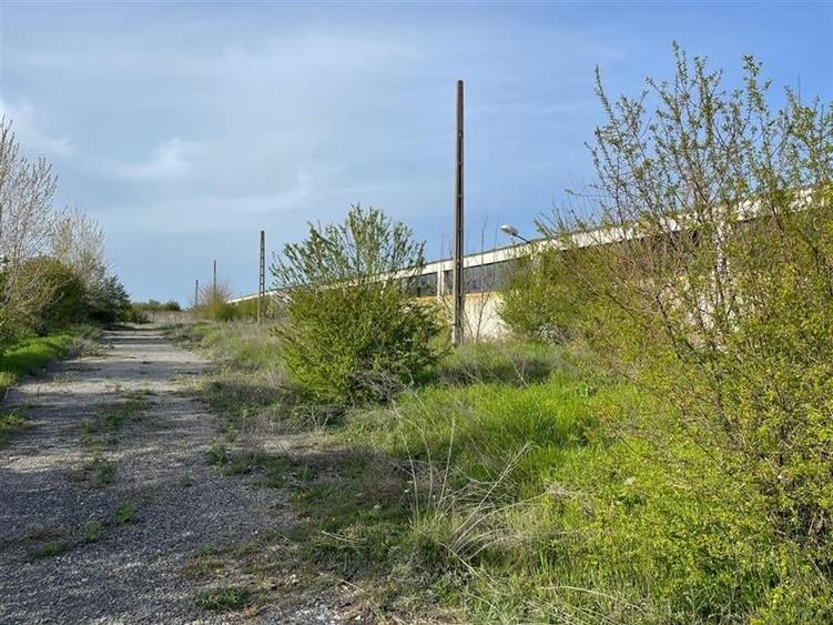 Spațiu industrial, de 6,800 mp, în Beștepe
