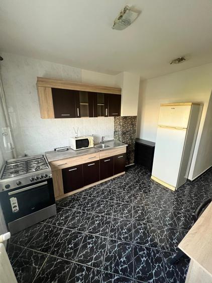 Apartament cu 2 camere decomandat, mobilat în Berceni