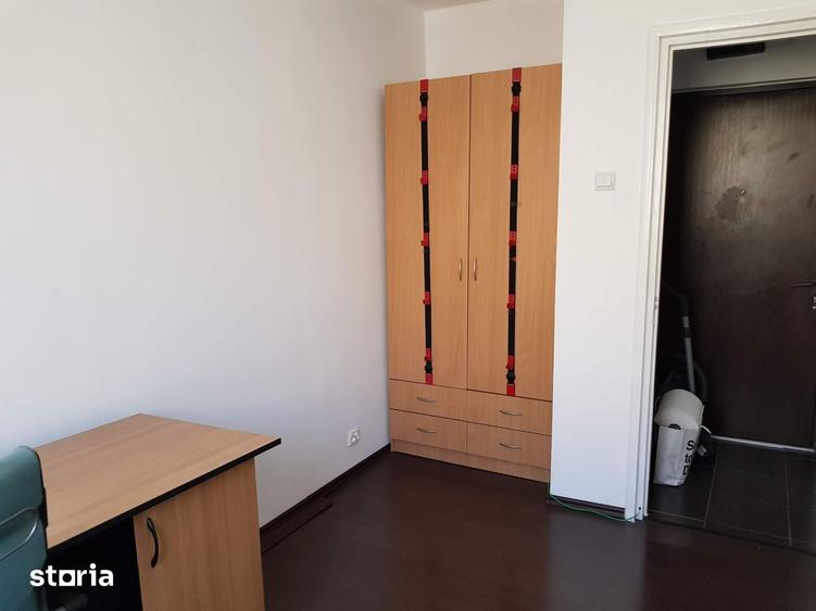 Apartament cu 3 camere semidecomandat în Drumul Taberei