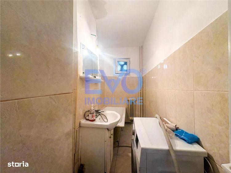 Apartament cu 3 camere semidecomandat în Alexandru cel Bun
