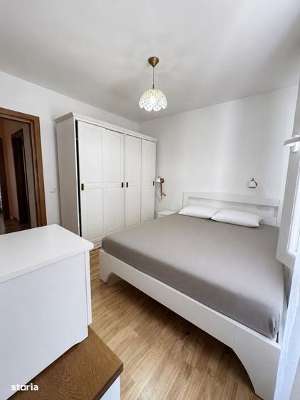 Apartament cu 3 camere semidecomandat în Florești