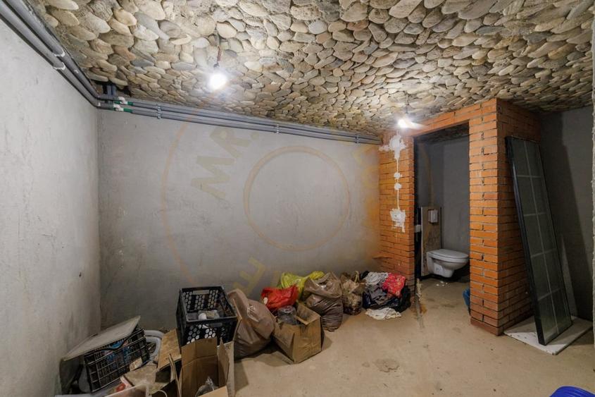 Casă individuală cu 6 camere cu Canalizare în Bascov