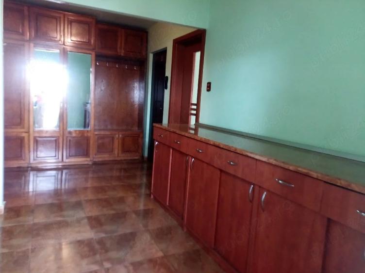 Apartament cu 2 camere decomandat în Girocului