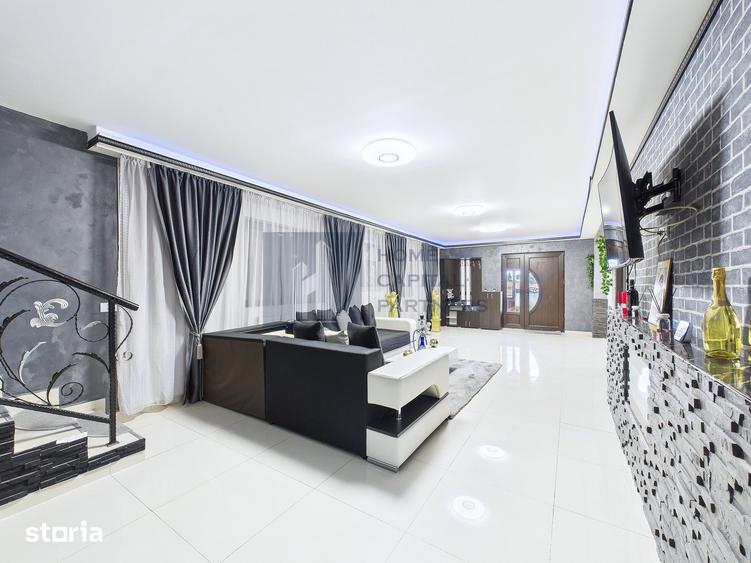 Casă cu 6 camere cu Teren 500 Mp în Oinacu