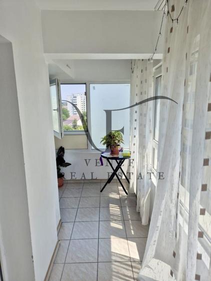Apartament cu 3 camere semidecomandat în Colentina