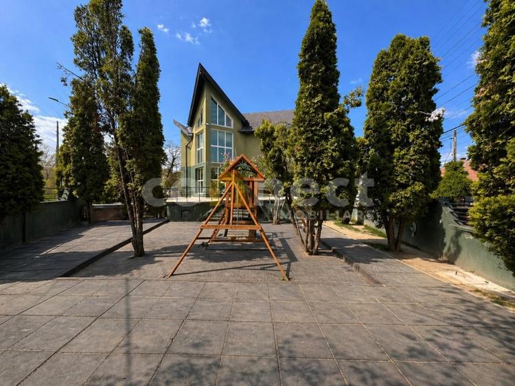 Casă individuală cu 11 camere cu Canalizare în Gruia