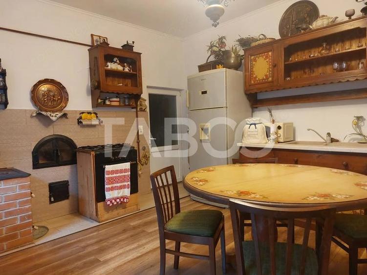 Casă cu Teren 50 Mp în Sadu