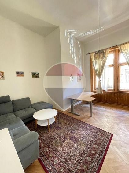 Apartament cu 3 camere decomandat, mobilat în Central